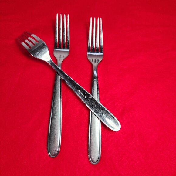 Oneida Forks Peninsula Castle Jordan Laura Pattern 7 7/8" Set of 3 - Picture 2 of 11